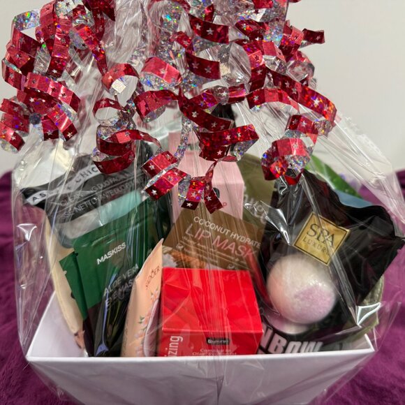 Valentine's Gift Basket - Spa Night - Masks, Bath Bombs & More - Picture 2 of 6